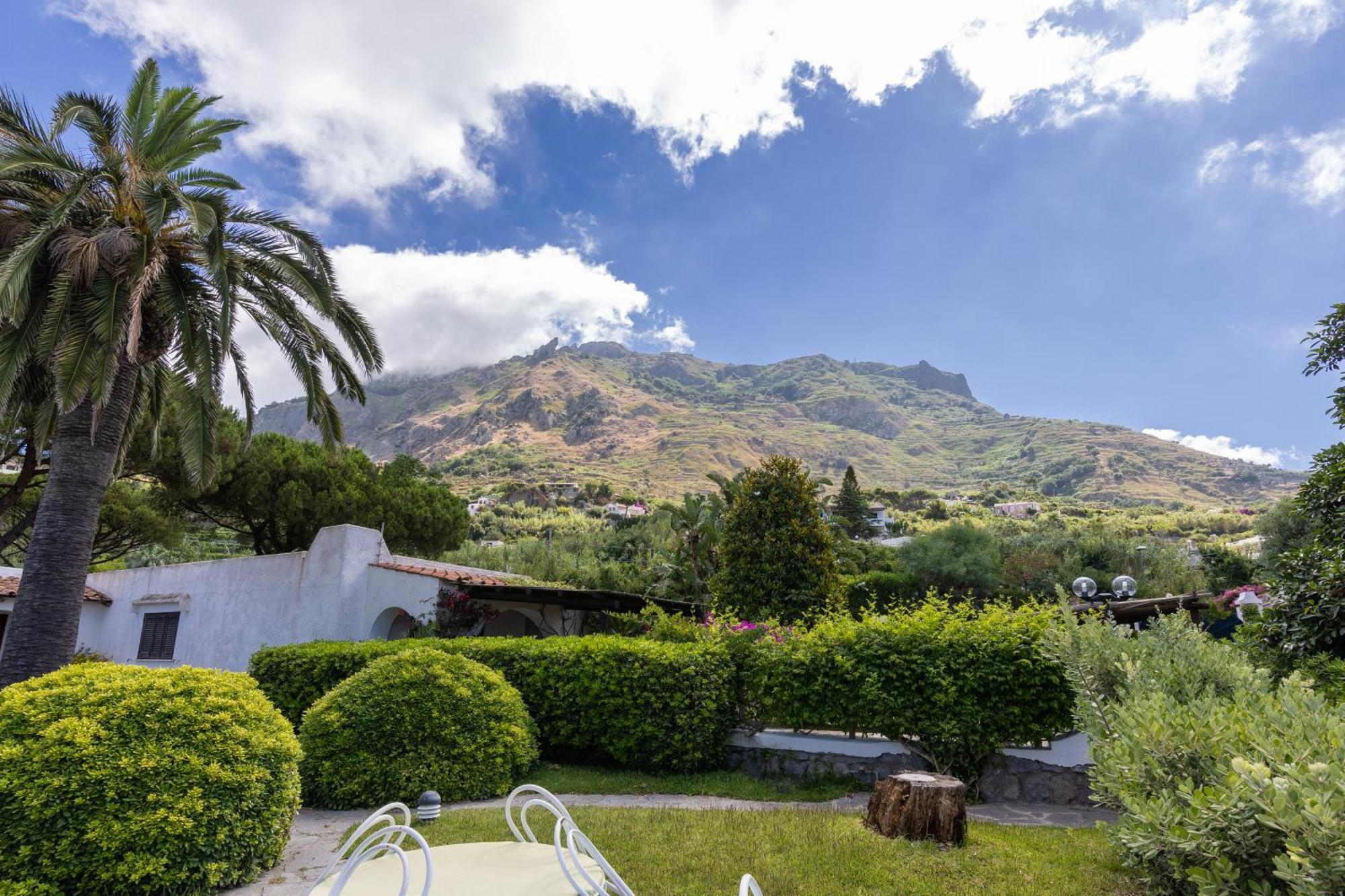 Villetta Con Giardino Esclusivo Di 1000 Mq, Piscina, Tennis, Calcio, Bocce Forio di Ischia Eksteriør bilde