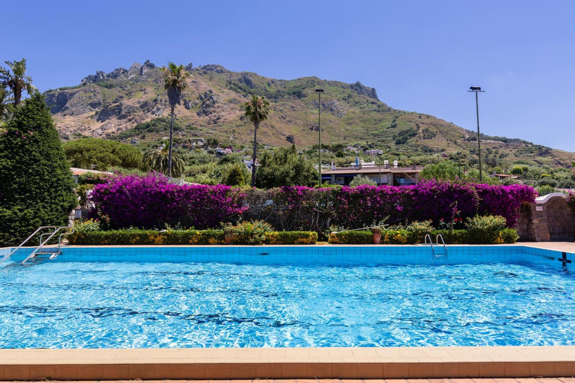 Villetta Con Giardino Esclusivo Di 1000 Mq, Piscina, Tennis, Calcio, Bocce Forio di Ischia Eksteriør bilde